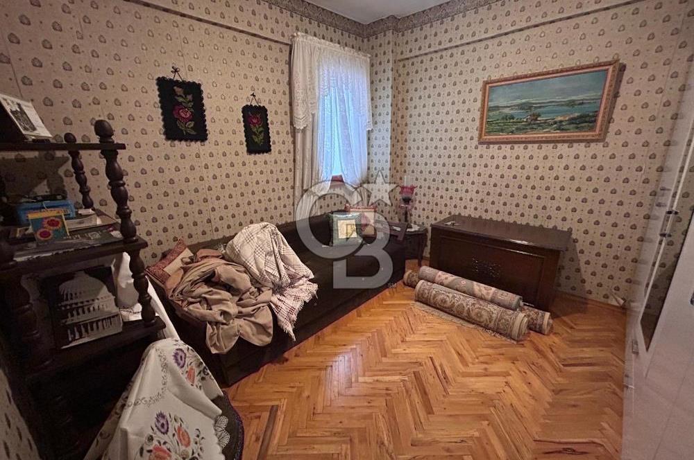 ÜSKÜDAR DA CADDE ÜZERİNDE SATILIK 3+1 DAİRE