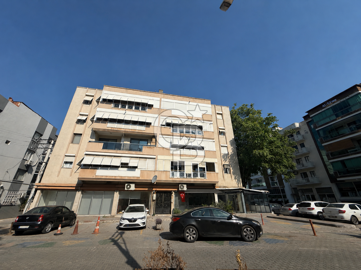 İzmir karsiyaka demirkopru de dukkan