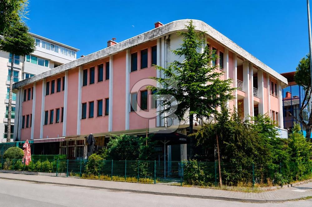 BALGAT' TA MERKEZİ KONUMDA CADDEYE CEPHELİ KÖŞE BİNA