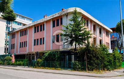 BALGAT' TA MERKEZİ KONUMDA CADDEYE CEPHELİ KÖŞE BİNA