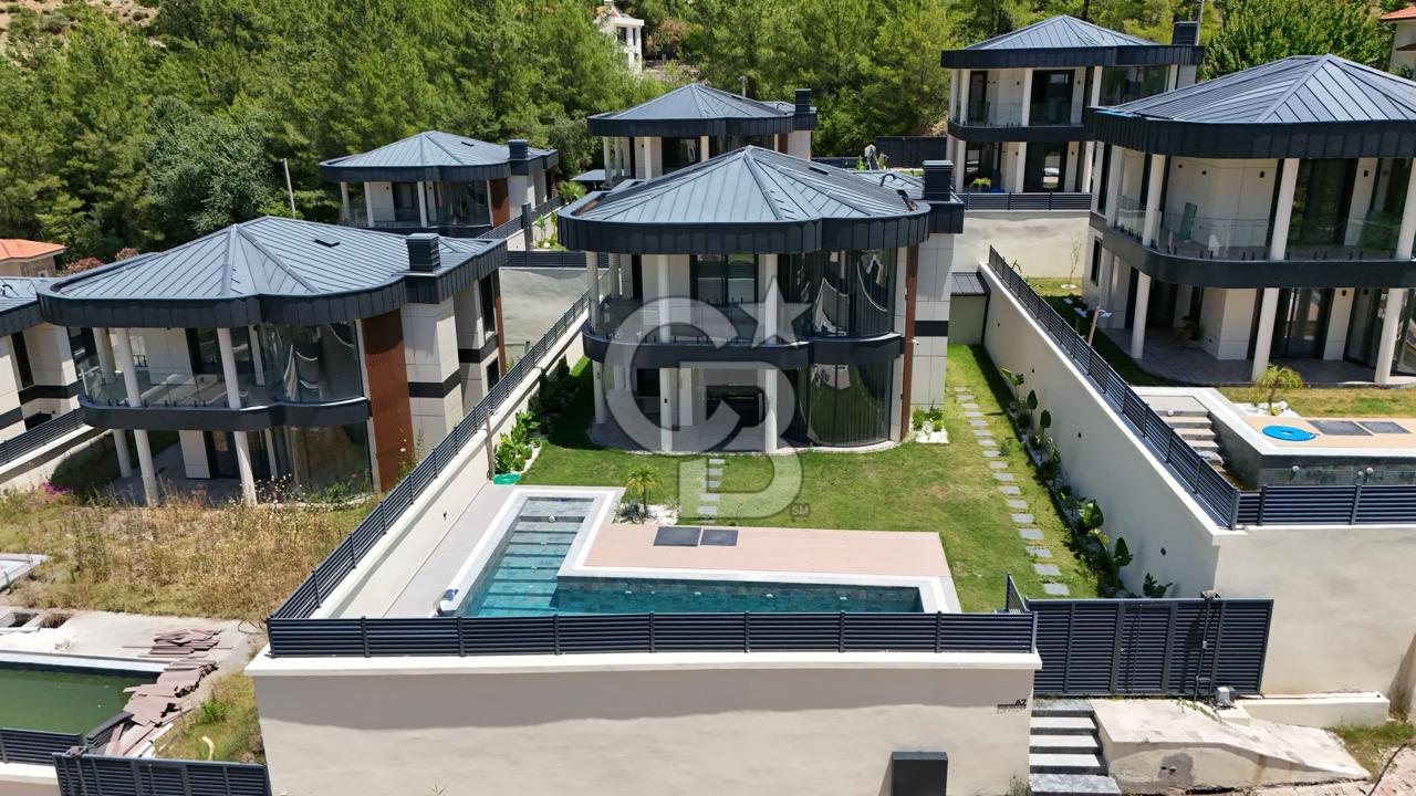 Muğla Dalaman da Satılık Havuzlu Lüks Villa