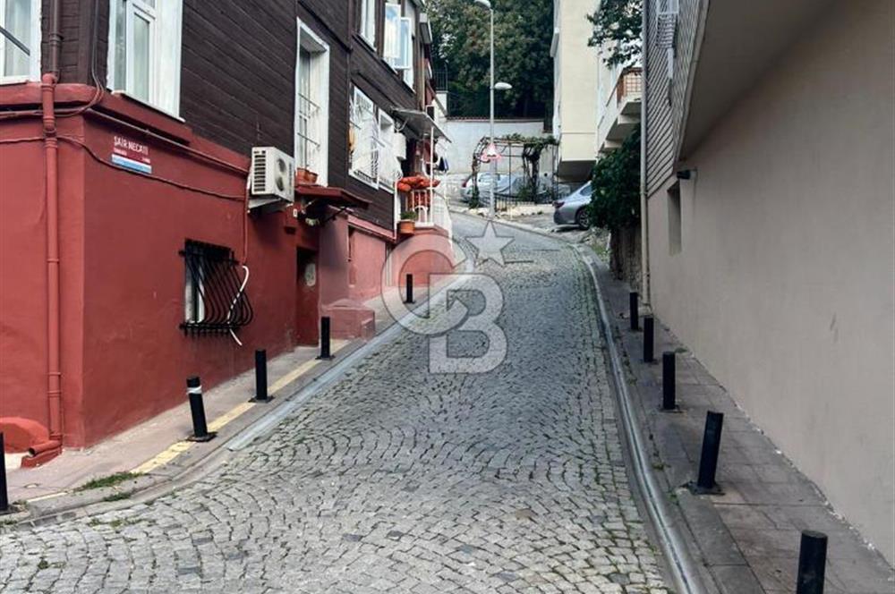 Ortaköy Aydınlık Sokak'ta satılık ferah 2+1 daire