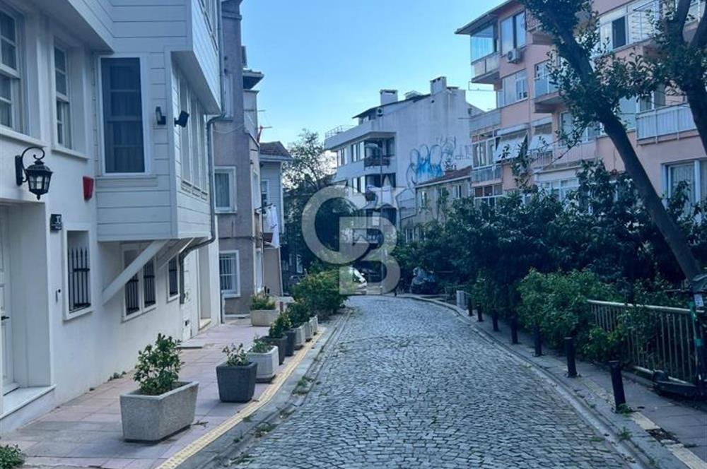 Ortaköy Aydınlık Sokak'ta satılık ferah 2+1 daire