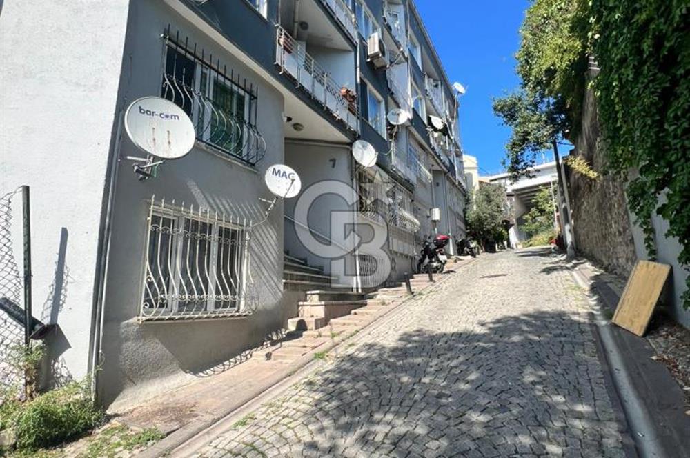 Ortaköy Aydınlık Sokak'ta satılık ferah 2+1 daire