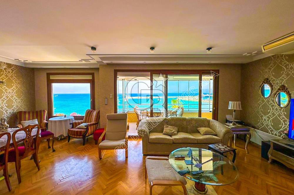 Kuşadası Kordon’da Panoramik Deniz Manzaralı Çatı Dubleks
