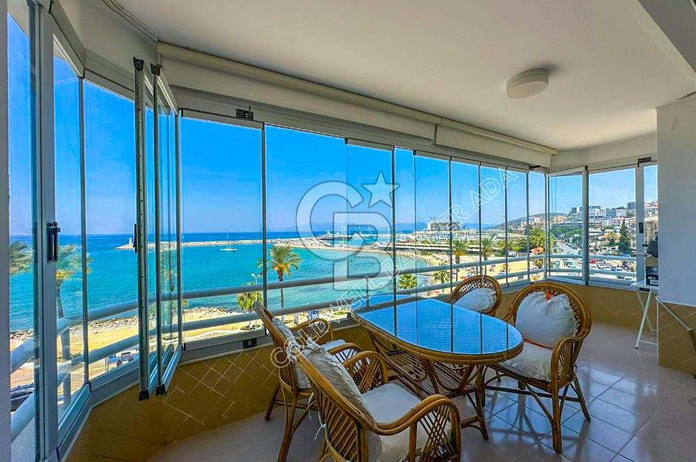 Kuşadası Kordon’da Panoramik Deniz Manzaralı Çatı Dubleks