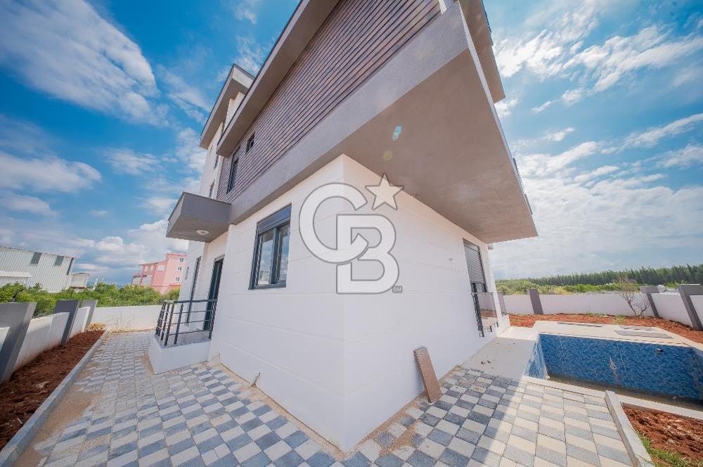 YENİKÖY’DE ORMANA KOMŞU SATILIK HAVUZLU SIFIR VİLLA 