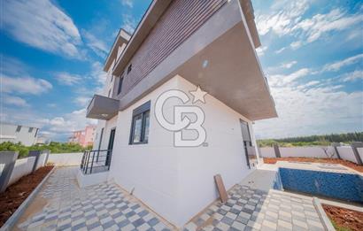 YENİKÖY’DE ORMANA KOMŞU SATILIK HAVUZLU SIFIR VİLLA 
