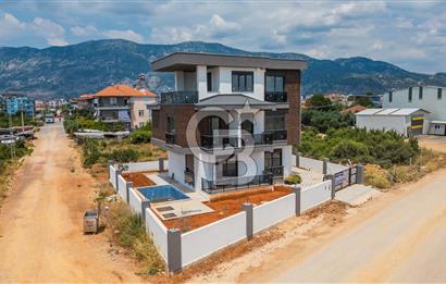 YENİKÖY’DE ORMANA KOMŞU SATILIK HAVUZLU SIFIR VİLLA 
