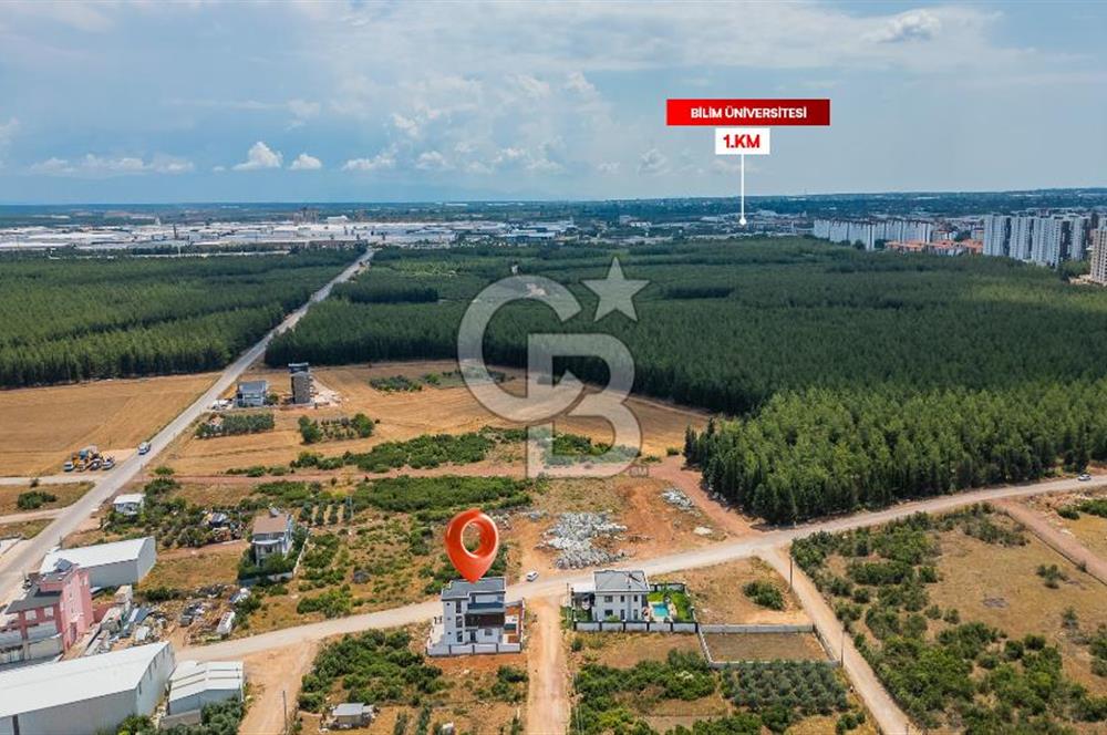 YENİKÖY’DE ORMANA KOMŞU SATILIK HAVUZLU SIFIR VİLLA 