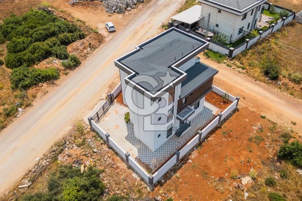 YENİKÖY’DE ORMANA KOMŞU SATILIK HAVUZLU SIFIR VİLLA 