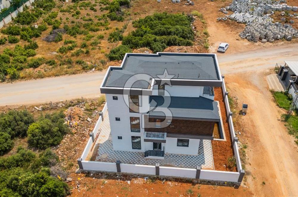 YENİKÖY’DE ORMANA KOMŞU SATILIK HAVUZLU SIFIR VİLLA 