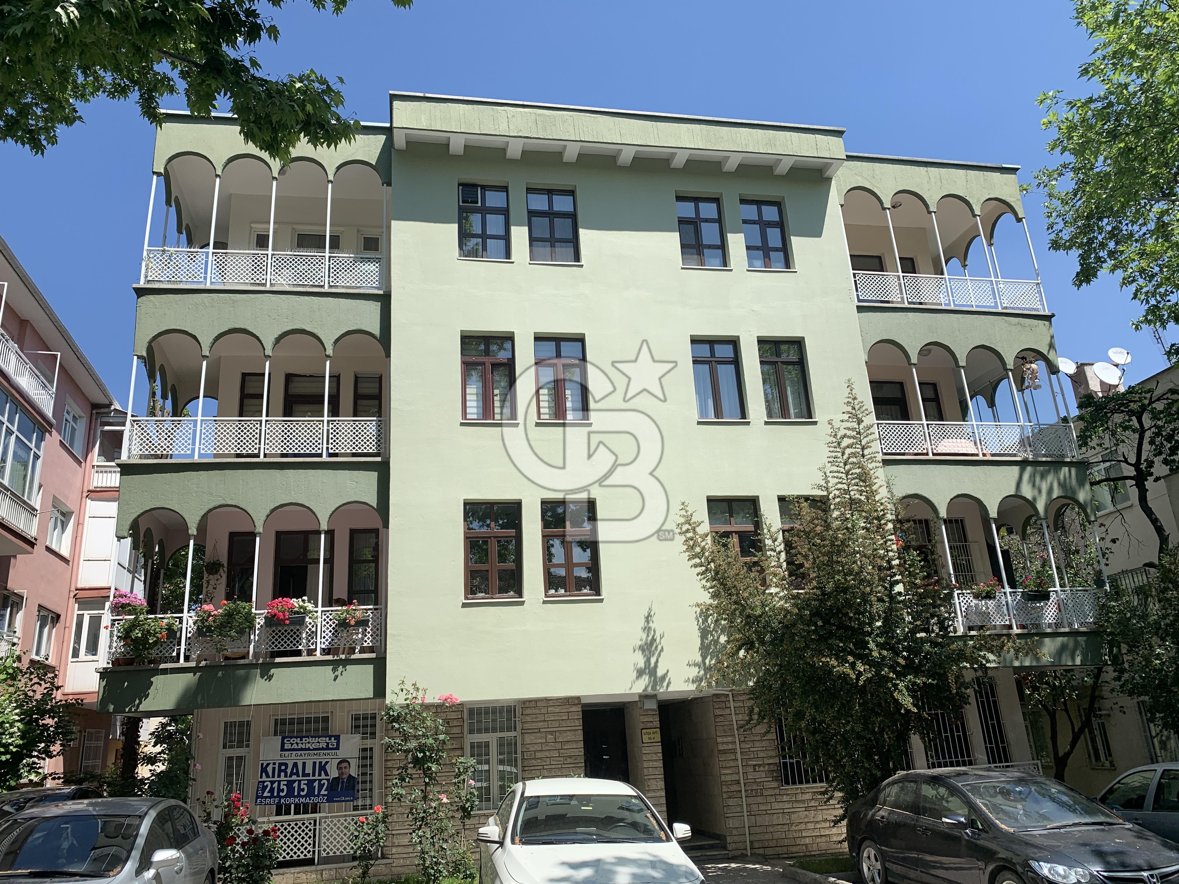 MEBUSEVLERİ ŞEREFLİ SOKAKTA YÜKŞEK GİRİŞ YAPILI 3+1 SATLIK DAİRE