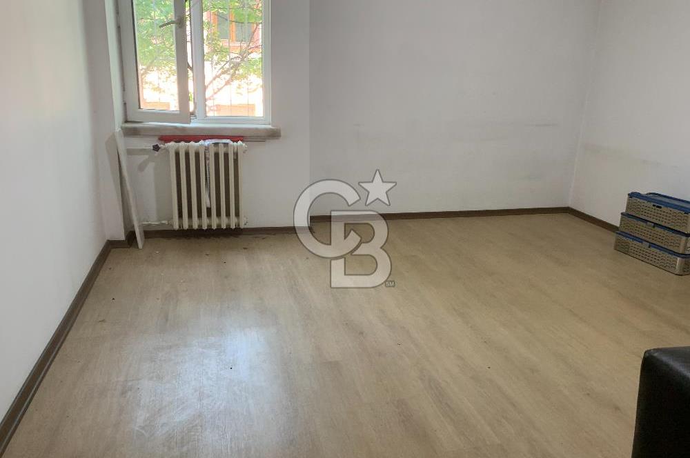 MEBUSEVLERİ ŞEREFLİ SOKAKTA YÜKŞEK GİRİŞ YAPILI 3+1 SATILIK OFİS