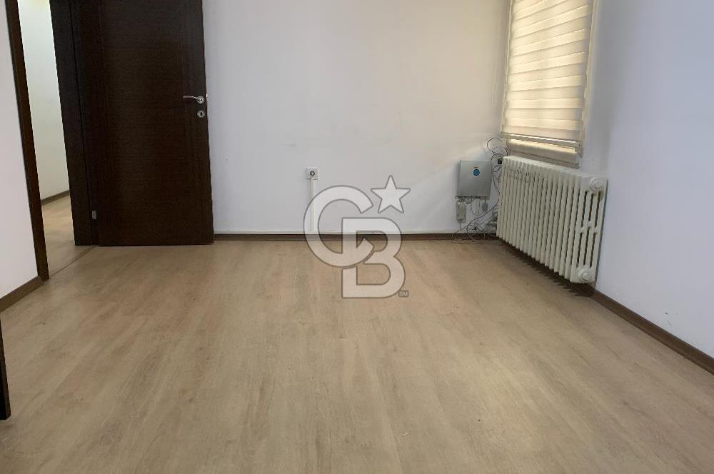 MEBUSEVLERİ ŞEREFLİ SOKAKTA YÜKŞEK GİRİŞ YAPILI 3+1 SATLIK DAİRE