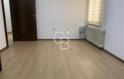 MEBUSEVLERİ ŞEREFLİ SOKAKTA YÜKŞEK GİRİŞ YAPILI 3+1 SATLIK DAİRE