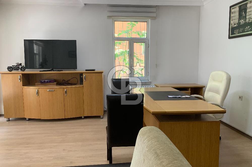MEBUSEVLERİ ŞEREFLİ SOKAKTA YÜKŞEK GİRİŞ YAPILI 3+1 SATILIK OFİS