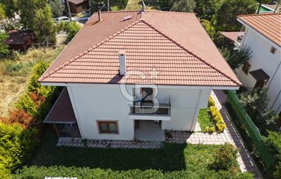 ALTINOVA'DA BAHÇELİ VE GENİŞ VERANDALI 4+1 VİLLA