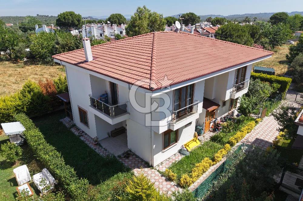 ALTINOVA'DA BAHÇELİ VE GENİŞ VERANDALI 4+1 VİLLA