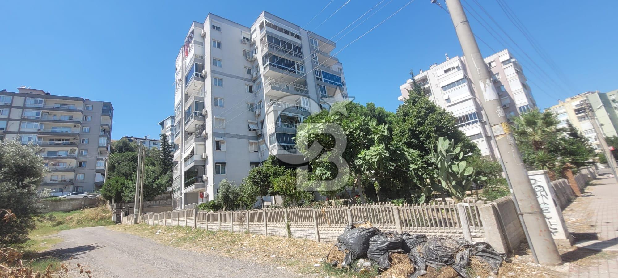 Karşıyaka Zübeyda hanım mah.de merkezi Lokasyonda satılık 3+1 Daire.