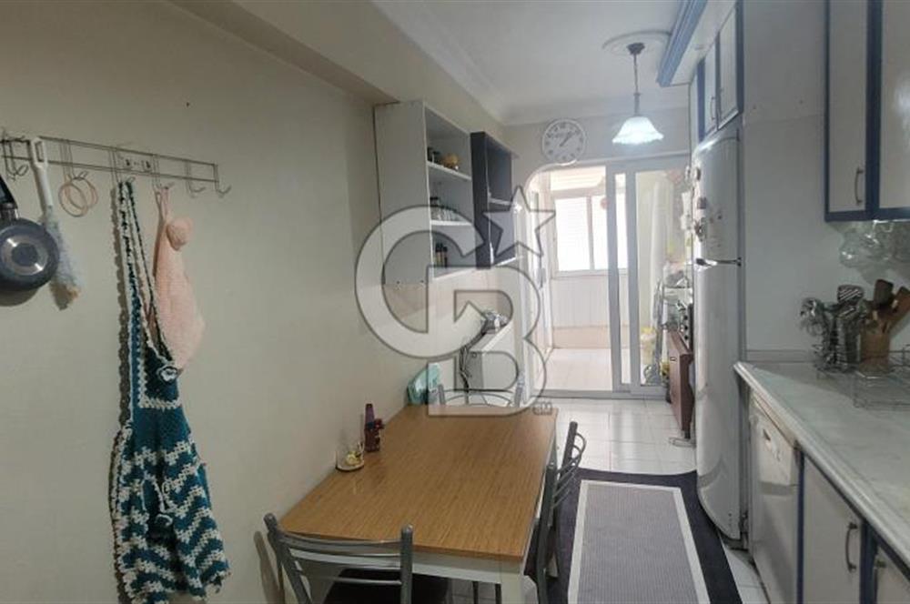 Karşıyaka Zübeyda hanım mah.de merkezi Lokasyonda satılık 3+1 Daire.