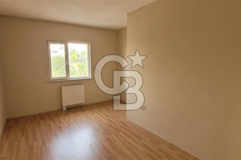 Karşıyaka Oyak Sitesinde Deniz Şehir Doğa Manzaralı Kiralık Daire.