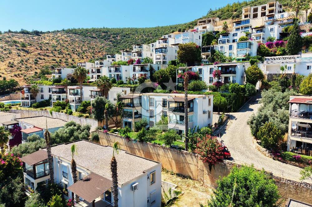 Bodrum Merkez'de Satılık Geniş Site İçi 2+1 Bahçe Katı Daire