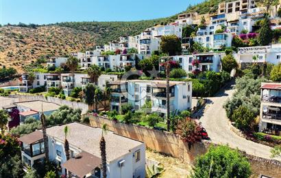 Bodrum Merkez'de Satılık Geniş Site İçi 2+1 Bahçe Katı Daire