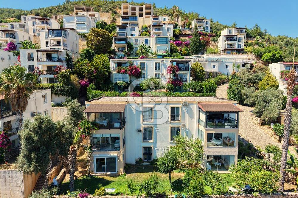 Bodrum Merkez'de Satılık Geniş Site İçi 2+1 Bahçe Katı Daire