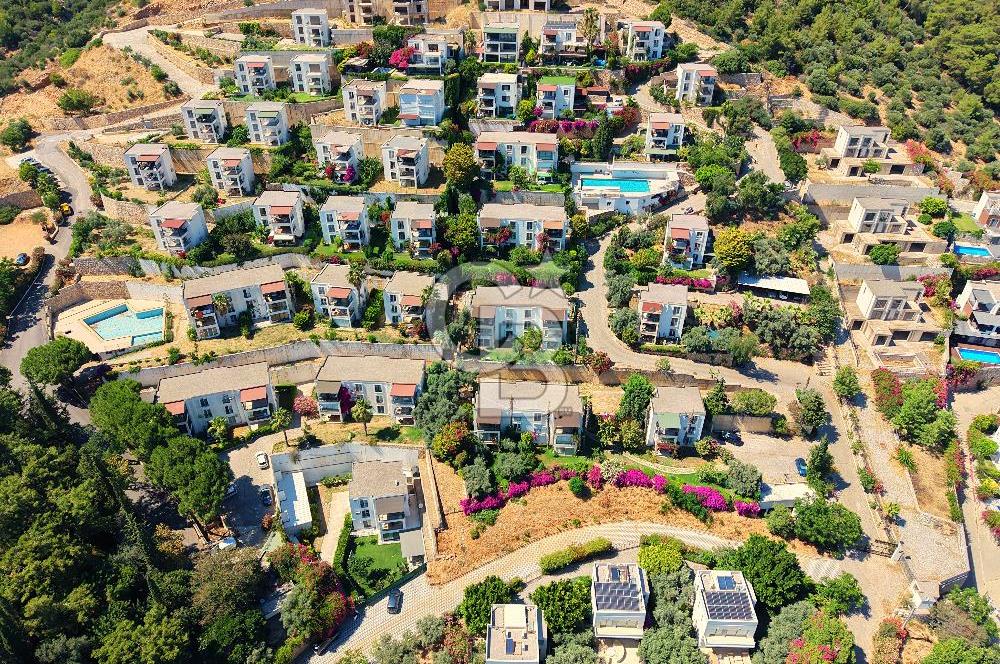 Bodrum Merkez'de Satılık Geniş Site İçi 2+1 Bahçe Katı Daire