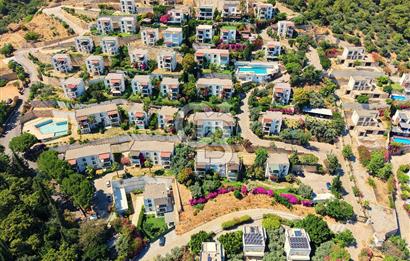 Bodrum Merkez'de Satılık Geniş Site İçi 2+1 Bahçe Katı Daire