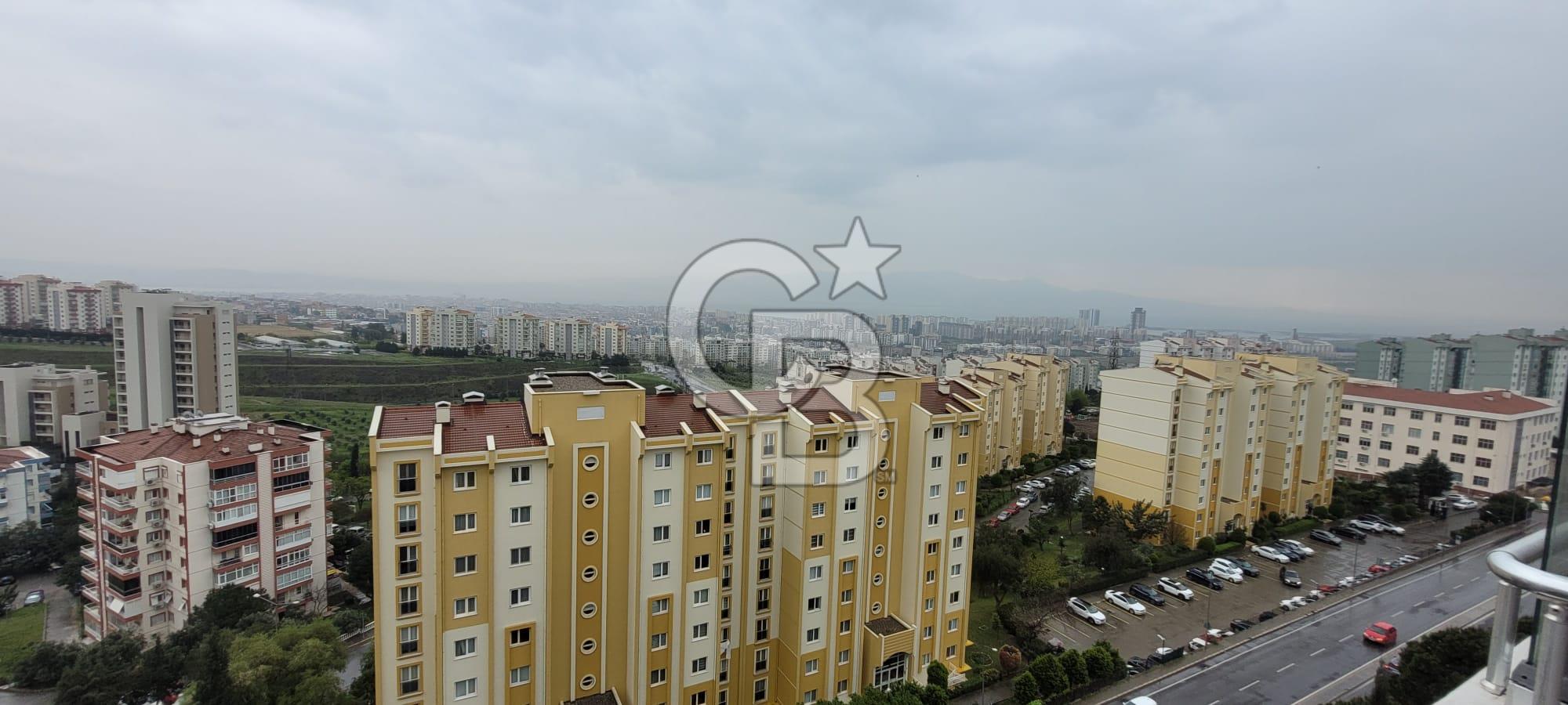 Karşıyaka Oyak Sitesinde Deniz Şehir Doğa Manzaralı Kiralık Daire.