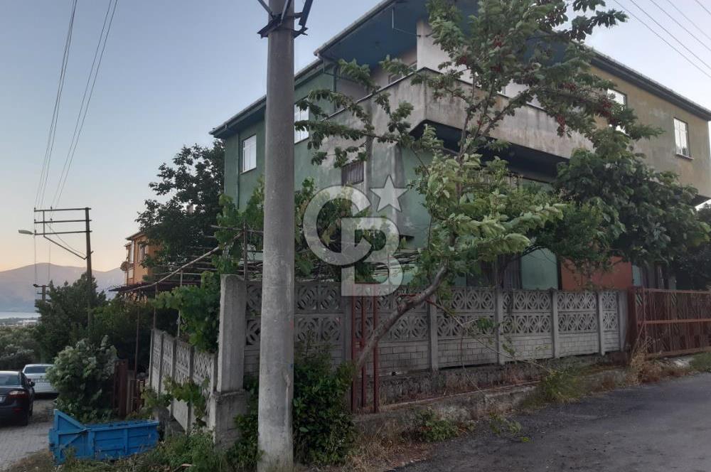 YENİKÖY'DE GÖL MANZARALI SATILIK MÜSTAKIL DEPOLU EV!.