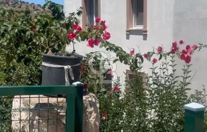 Karaburun İskele de Geniş Bahçeli Müstakil Villa Sa