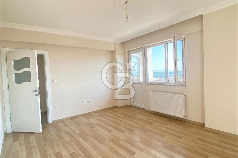 GÖRÜKLE DUMLUPINARDA 2+1 AYRI MUTFAK GENİŞ ARAKAT SATILIK DAİRE