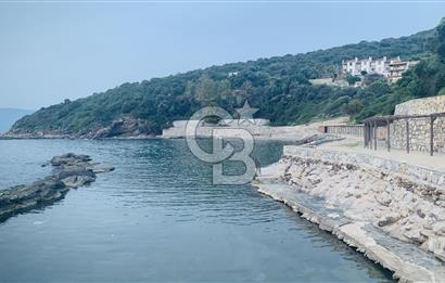 MUĞLA MİLAS BOĞAZİÇİNDE DENİZ VE ORMAN MANZARALI SATILIK YAZLIK
