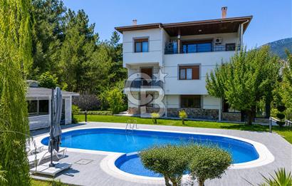 TEOK'tan Kemalpaşa Nifkent'te 1592 m2 İçinde Satılık Villa