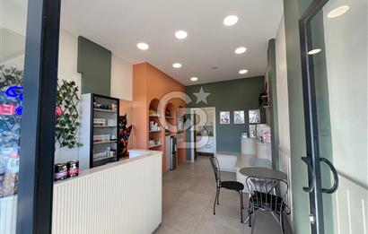 Urla İskele'de Geniş Vitrinli Kiralık Dükkan