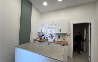 Urla İskele'de Geniş Vitrinli Kiralık Dükkan