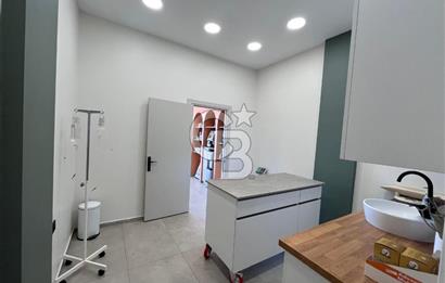 Urla İskele'de Geniş Vitrinli Kiralık Dükkan
