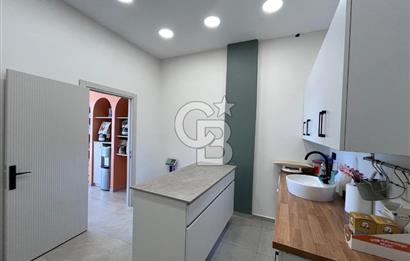Urla İskele'de Geniş Vitrinli Kiralık Dükkan
