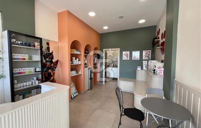 Urla İskele'de Geniş Vitrinli Kiralık Dükkan