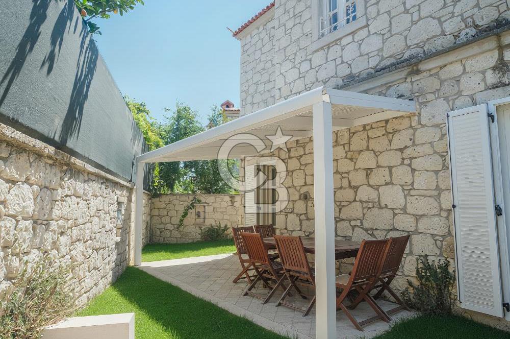 Alaçatı Hacımemiş'te 12 Ay Yaşama Uygun Eşyalı Taş Ev