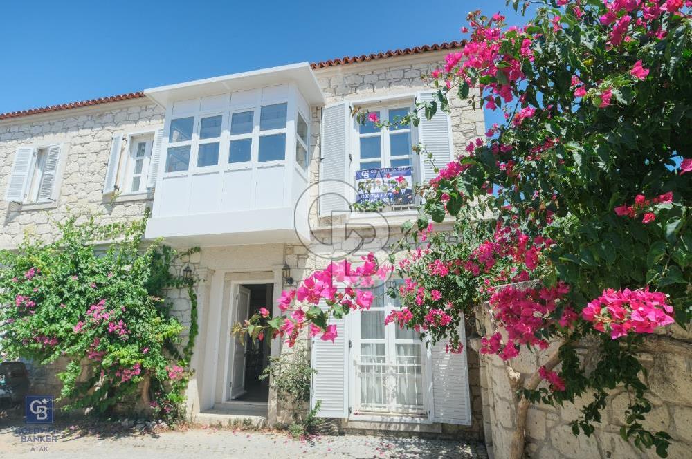 Alaçatı Hacımemiş'te 12 Ay Yaşama Uygun Eşyalı Taş Ev