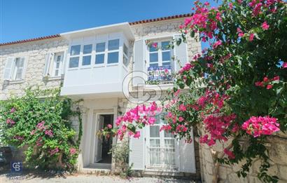 Alaçatı Hacımemiş'te 12 Ay Yaşama Uygun Eşyalı Taş Ev