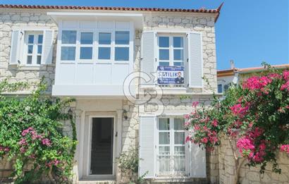 Alaçatı Hacımemiş'te 12 Ay Yaşama Uygun Eşyalı Taş Ev