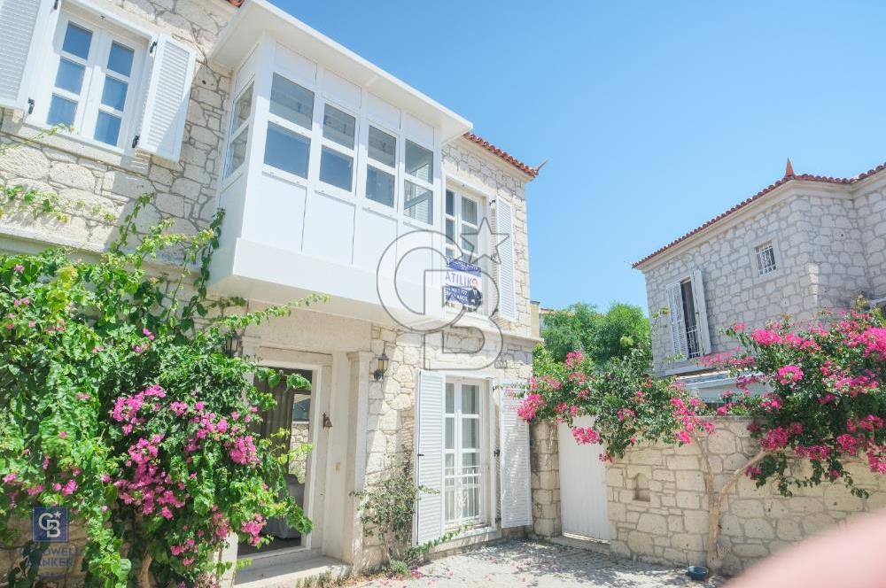 Alaçatı Hacımemiş'te 12 Ay Yaşama Uygun Eşyalı Taş Ev