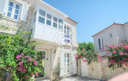 Alaçatı Hacımemiş'te 12 Ay Yaşama Uygun Eşyalı Taş Ev