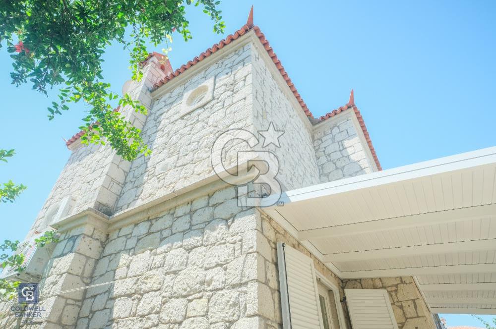Alaçatı Hacımemiş'te 12 Ay Yaşama Uygun Eşyalı Taş Ev