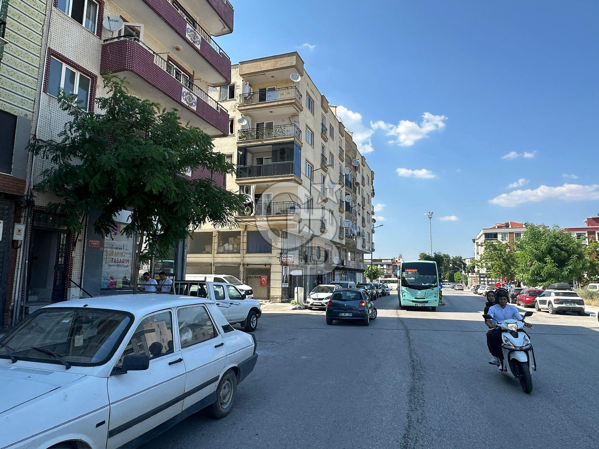 YENİ MAHALLE'DE SATILIK ÖNÜ AÇIK 3+1 100 M2 KÖŞE DAİRE